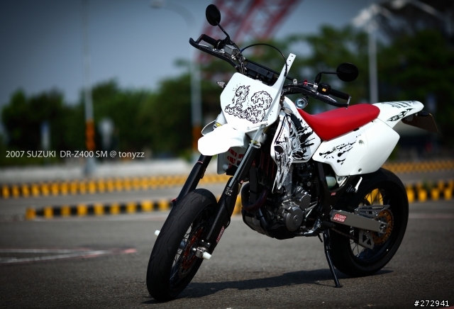 [開箱] 來自日本的街頭滑胎風  DR-Z400 SM