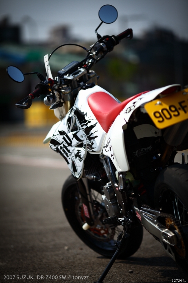 [開箱] 來自日本的街頭滑胎風  DR-Z400 SM