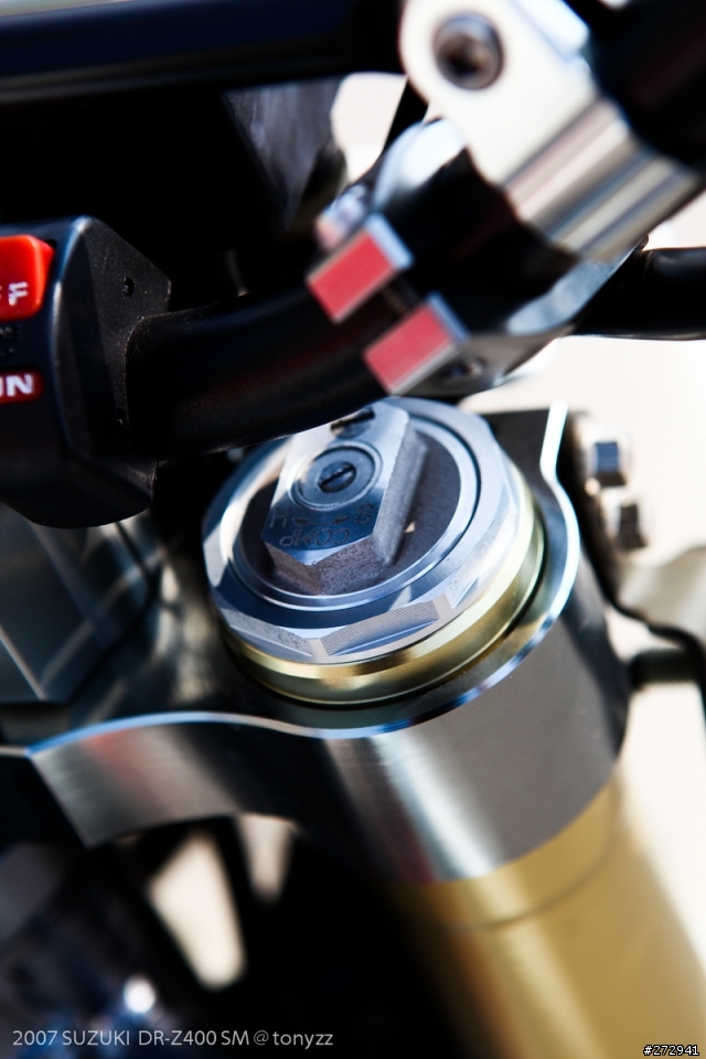 [開箱] 來自日本的街頭滑胎風  DR-Z400 SM