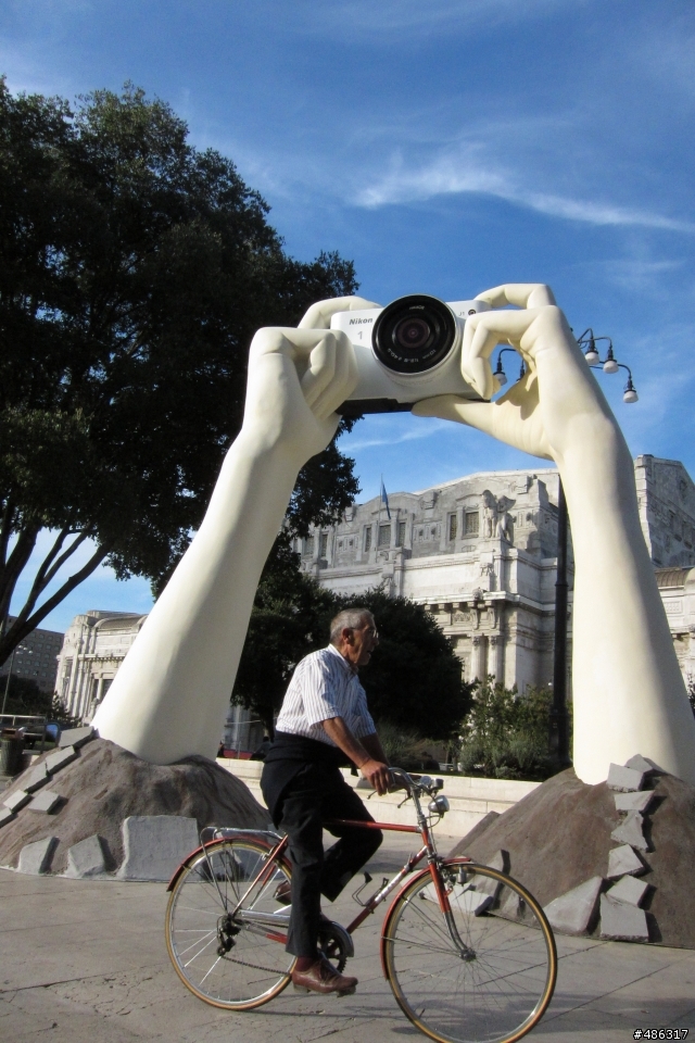 Nikon J1在米蘭街頭現身
