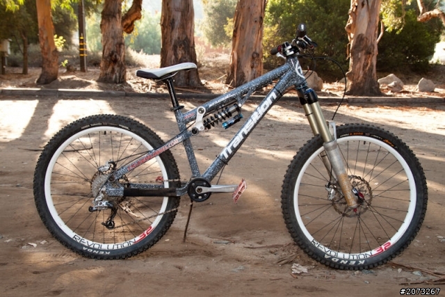 請問後避震車架的型式(有圖)