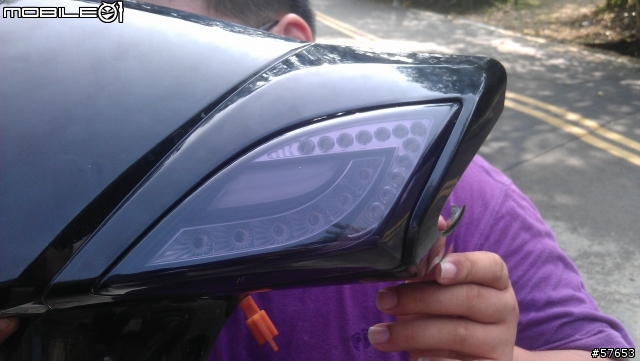 (新曾夜拍分享)新勁戰全新進化~LED模組化''前''方向燈外加定位燈!