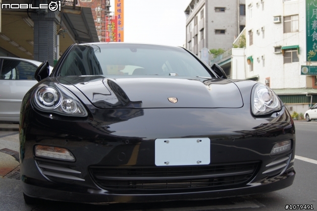 我家巷口的Panamera 4S (新手試拍.)