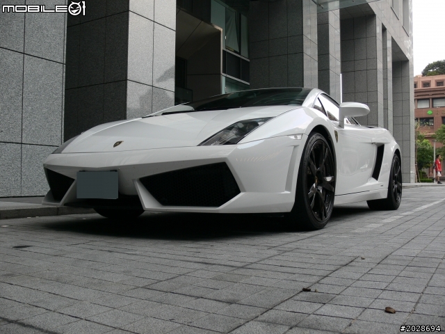 停在一旁的 Gallardo