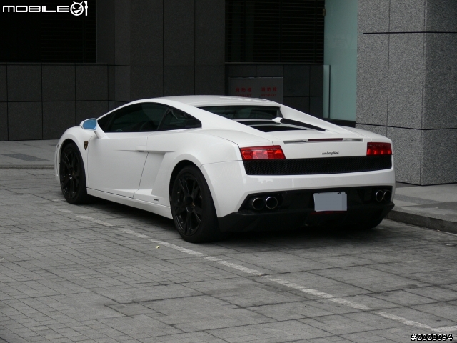 停在一旁的 Gallardo