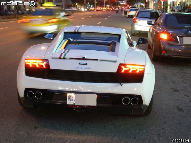 停在一旁的 Gallardo
