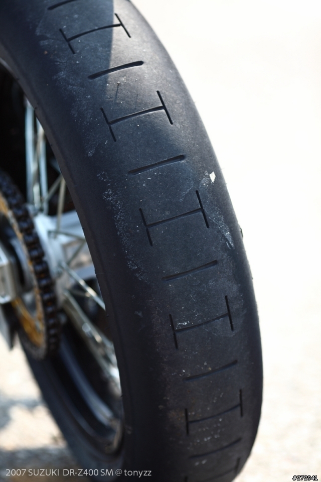 [開箱] 來自日本的街頭滑胎風  DR-Z400 SM
