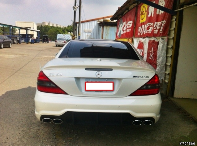 賽車場遇到超猛的benz