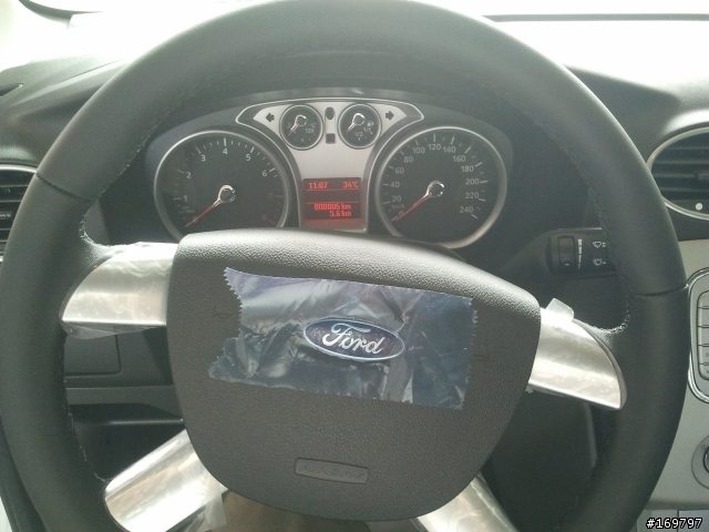 開箱 剛到車廠的5D FOCUS 小白