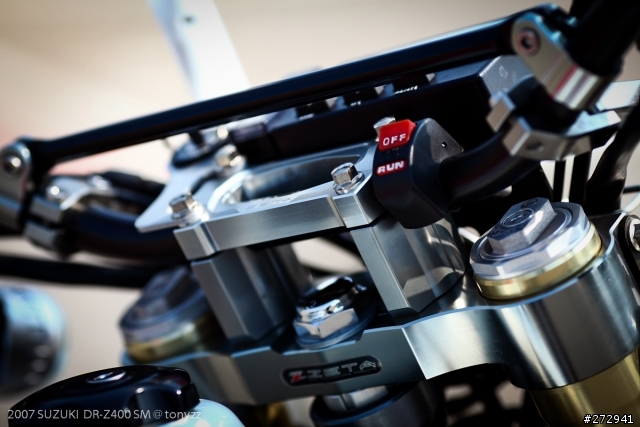[開箱] 來自日本的街頭滑胎風  DR-Z400 SM