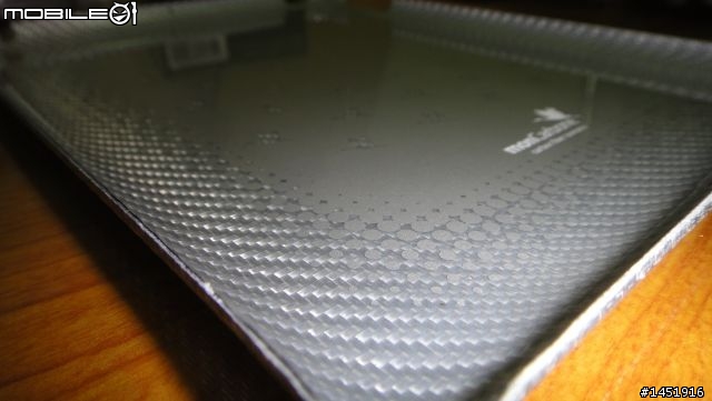 monCarbon for iPad2 "銀色"碳纖維背蓋開箱