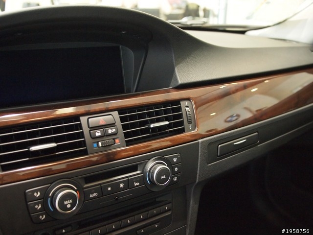[有圖] 2011年高效動力 320i iDrive + 核桃木飾板