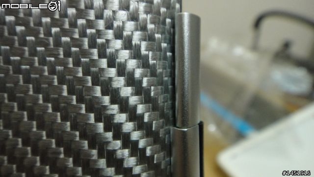 monCarbon for iPad2 "銀色"碳纖維背蓋開箱