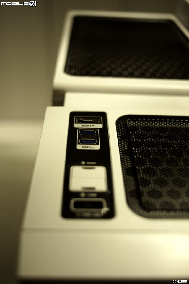 [開箱]新家入厝-Thermaltake Level 10 GT Snow