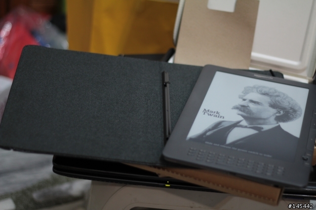 [開箱]Kindle DX Leather Cover 保護套終於飛來了!!