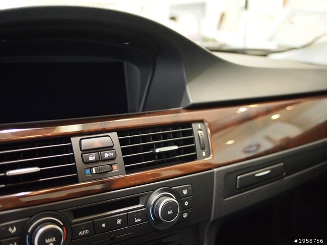 [有圖] 2011年高效動力 320i iDrive + 核桃木飾板