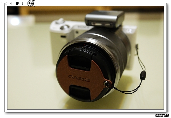 [分享] 白色情人NEX-5N開箱（加映原廠LCS-BBF專用包、GARIZ腕帶＆蓋貼）