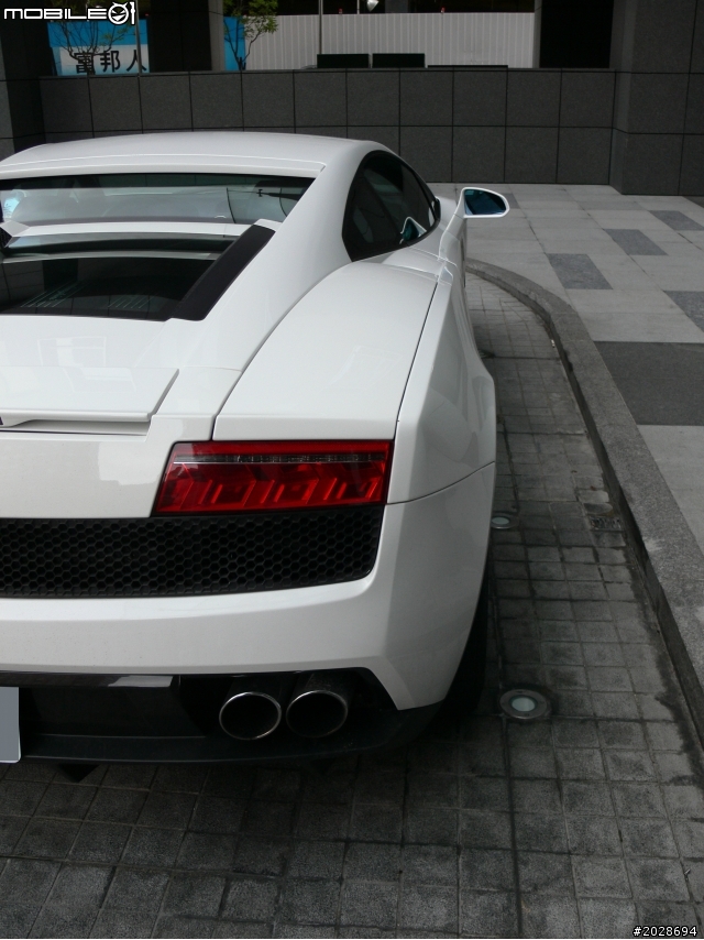 停在一旁的 Gallardo