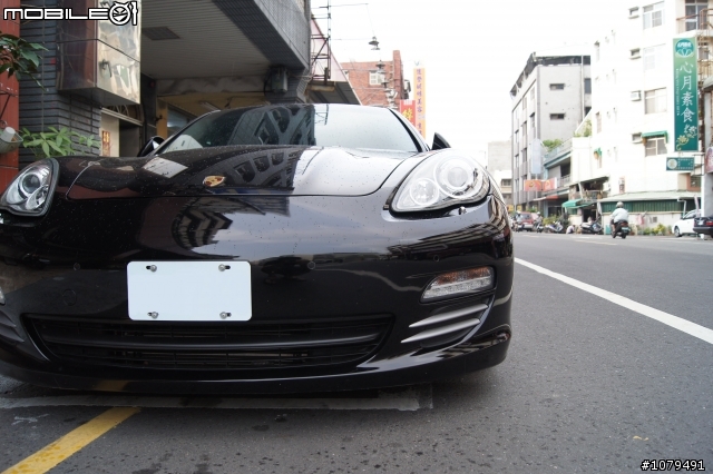 我家巷口的Panamera 4S (新手試拍.)