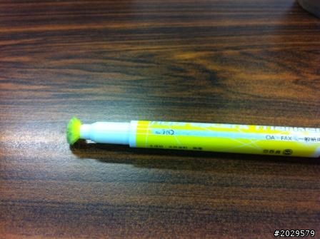 用三天的螢光筆變掃把了