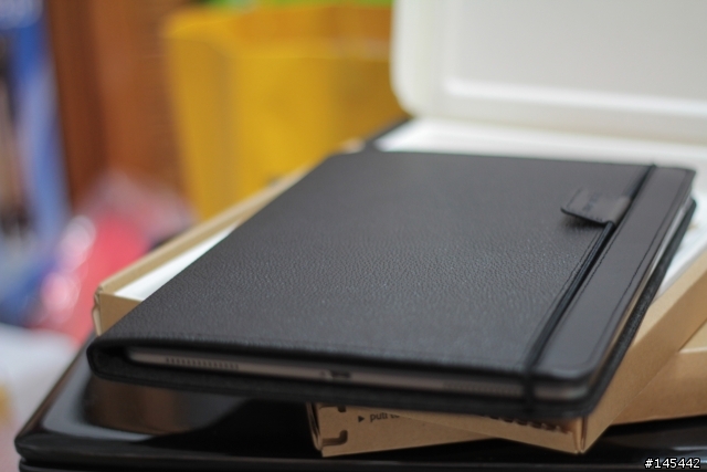 [開箱]Kindle DX Leather Cover 保護套終於飛來了!!