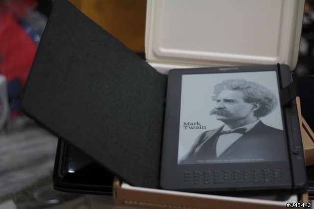 [開箱]Kindle DX Leather Cover 保護套終於飛來了!!