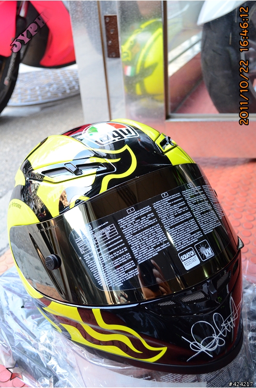 [開箱]首發第二頂AGV GP-TECH Rossi Winter Test 2010 冬季測試帽