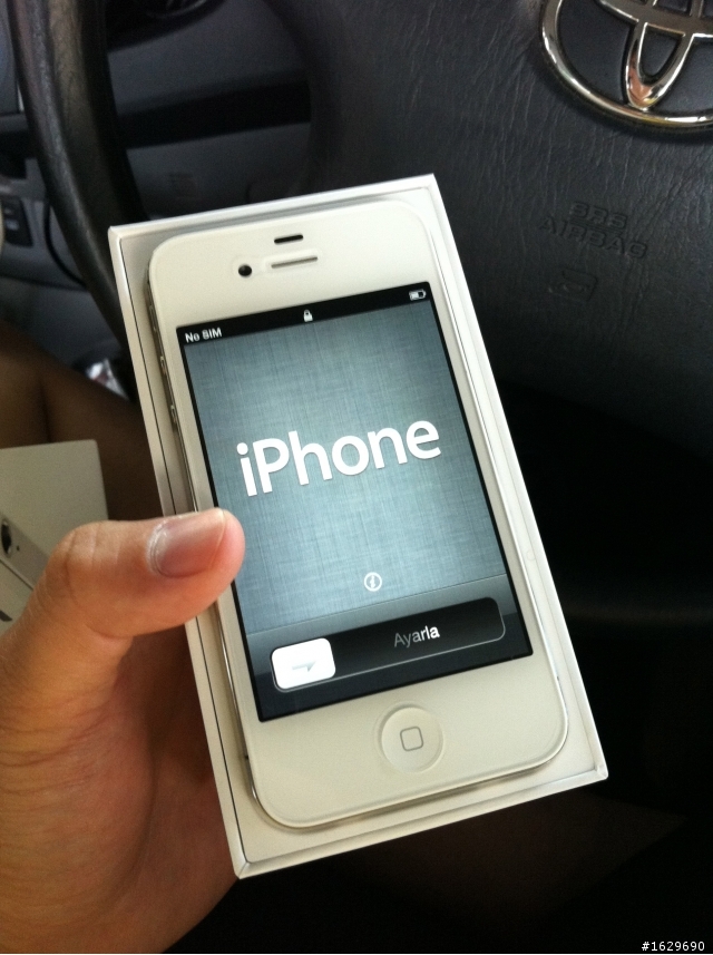 iphone 4s 开箱!! 热热!刚飞过太平洋到马来西亚。