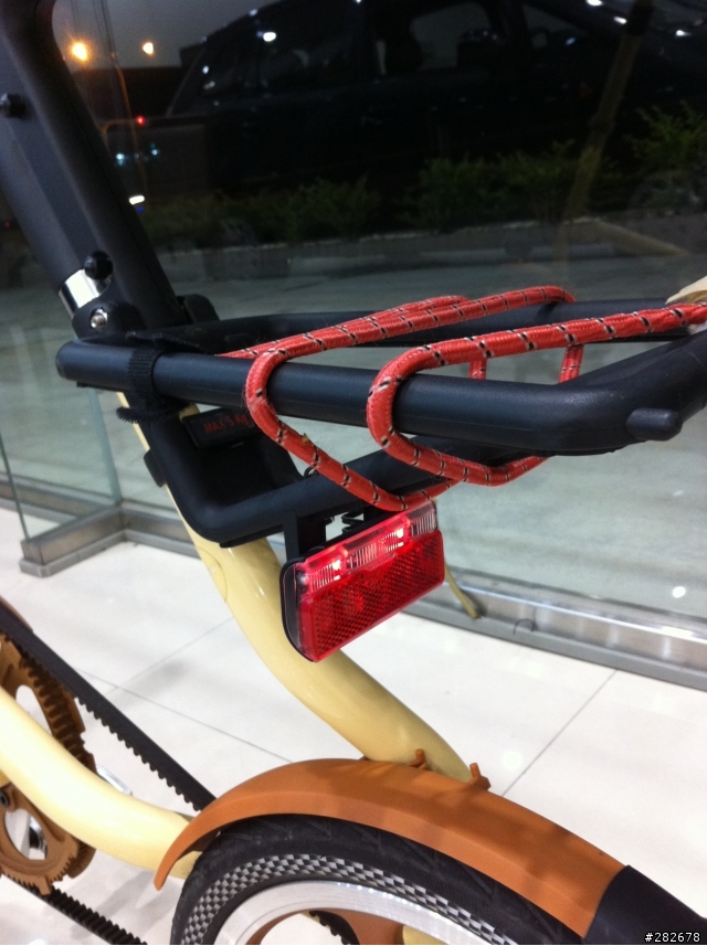 strida 節能減碳，安裝酒瓶式磨電燈
