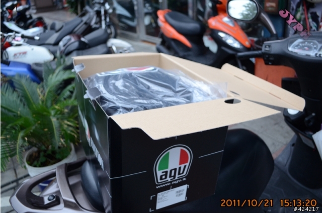 [開箱]首發AGV GP-TECH Rossi Winter Test 2010 冬季測試帽