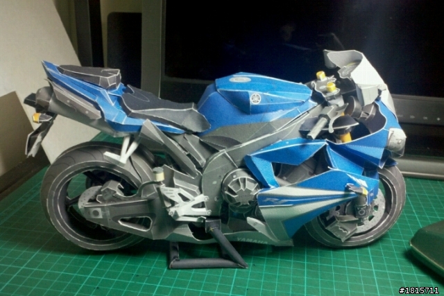 野人獻曝，第一次做紙模─YAMAHA YZF-R1(藍)