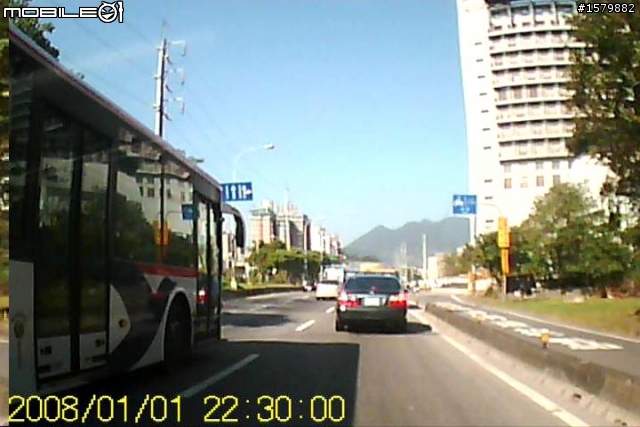 10/24今早被逼車了---這款公車司機~~唉