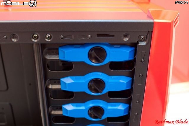 [開箱]Raidmax Blade黑紅巨劍機殼 外型犀利開箱