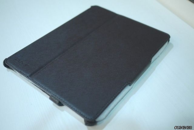 [開箱] 分享滿意度100理想iPad2保護套---Luxa2 iPad 2 Legerity Stand Case  (圖)