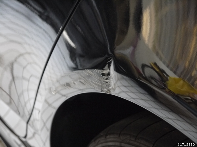 請問車友 A4 這樣的傷,原廠鈑烤價格?