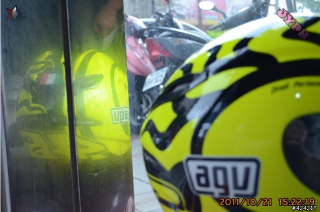[開箱]首發AGV GP-TECH Rossi Winter Test 2010 冬季測試帽