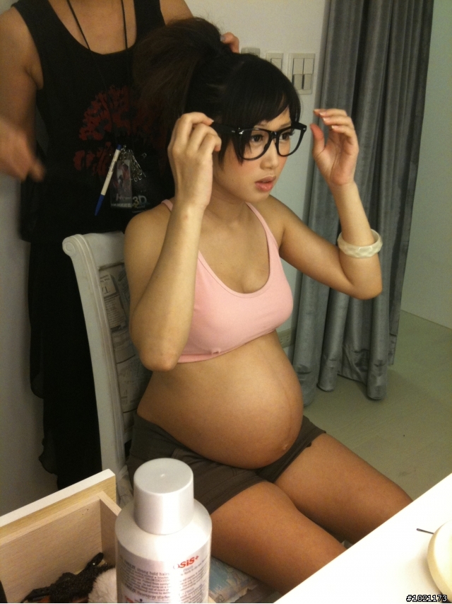 分享我在媽咪寶貝9月號+媽媽寶寶9月號的孕媽咪雜誌照片~~