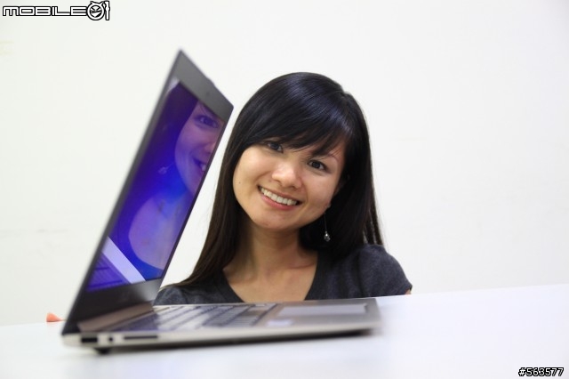 華碩ultrabook 今天10/12日正式發表 ux31 13.3吋 zenbook
