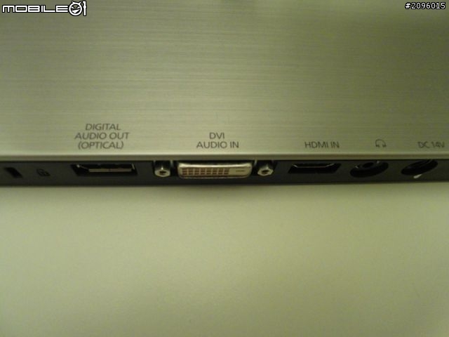 不對稱型不型 - 螢幕界的名模 Samsung SA950