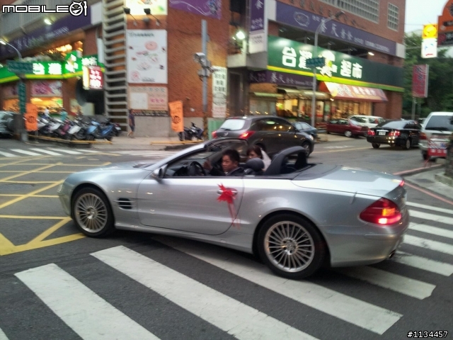 請問這是BENZ的什麼車?