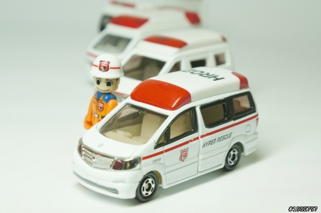 [ TOMICA ] 救援現場的白色希望-救護車系列