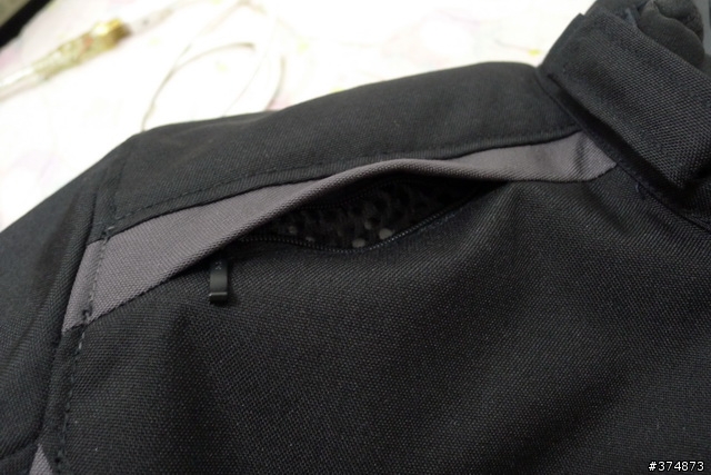 開箱-DAINESE G. XANTUM D-DRY 冬季防寒防摔衣