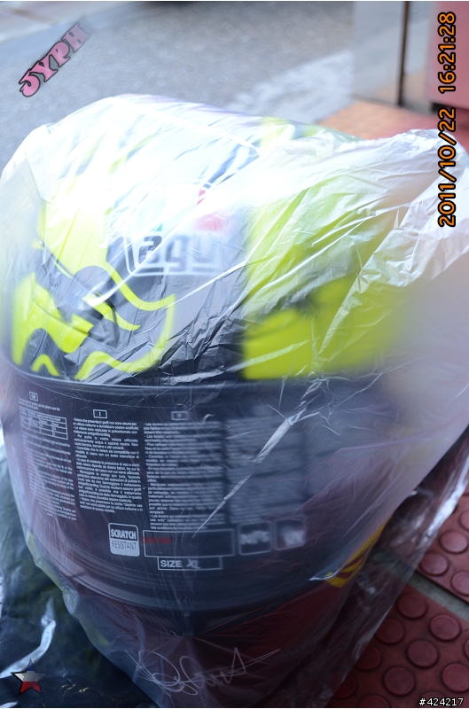 [開箱]首發第二頂AGV GP-TECH Rossi Winter Test 2010 冬季測試帽