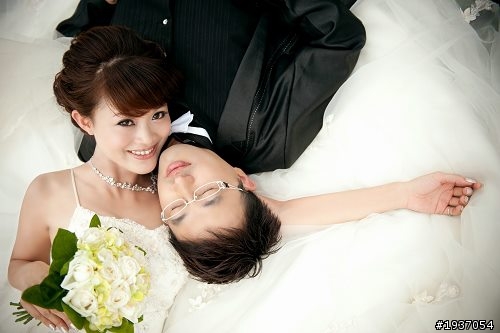 是都沒有正面照的婚紗