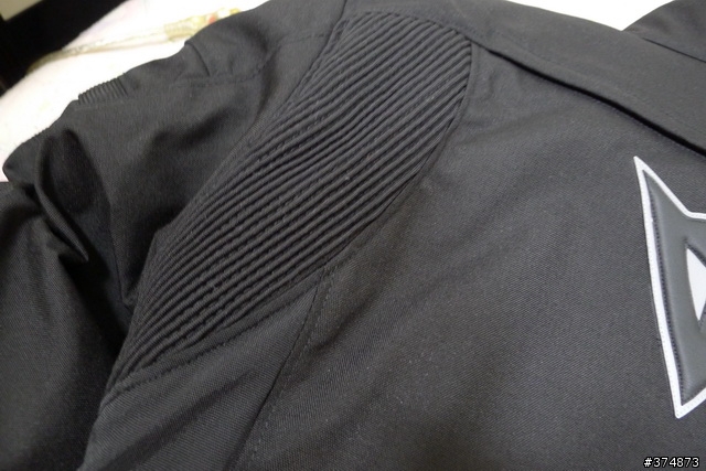 開箱-DAINESE G. XANTUM D-DRY 冬季防寒防摔衣