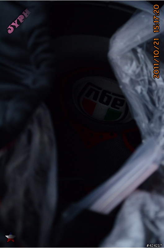 [開箱]首發AGV GP-TECH Rossi Winter Test 2010 冬季測試帽