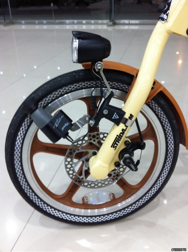 strida 節能減碳，安裝酒瓶式磨電燈