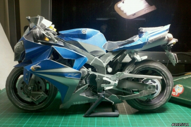 野人獻曝，第一次做紙模─YAMAHA YZF-R1(藍)