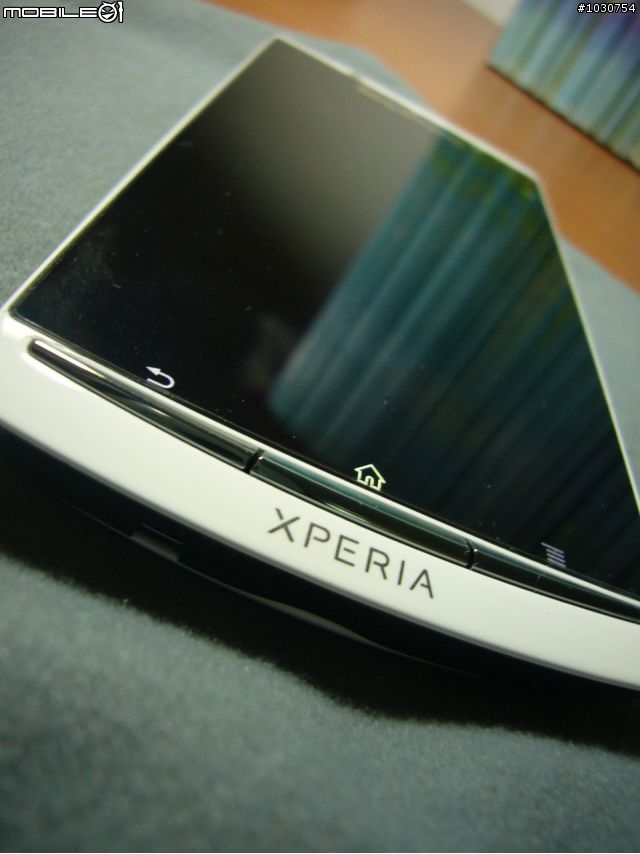 [開箱] Sony Ericsson Xperia Arc S (白)