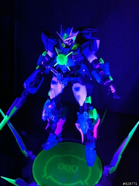 [開箱]  日空版 魂商店 限定 ROBOT魂 SIDE MS 鋼彈oo 00 劇場版 量子型00 GNT-0000 00 Qan 爆發 含LED發光底座